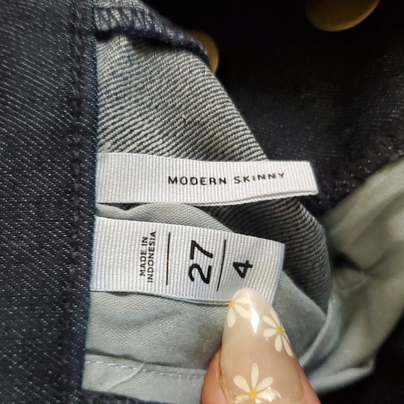 Stylish Dark Wash Jeans With High Waist Buttons. - Picture 12 of 12